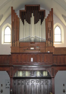 Orgel und Eingangsbereich